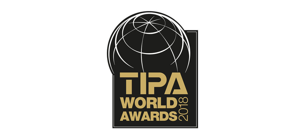 Logotyp för TIPA World Awards 2018 i guld och svart
