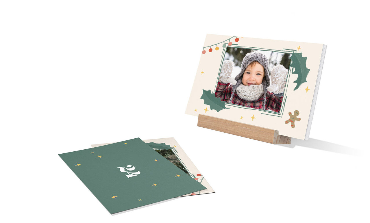Ett festligt hälsningskort med juldesign och naturligt papper