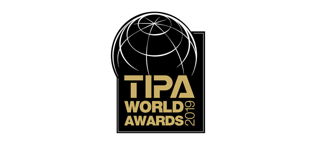 Logotyp för TIPA World Awards 2019 med glob-symbol