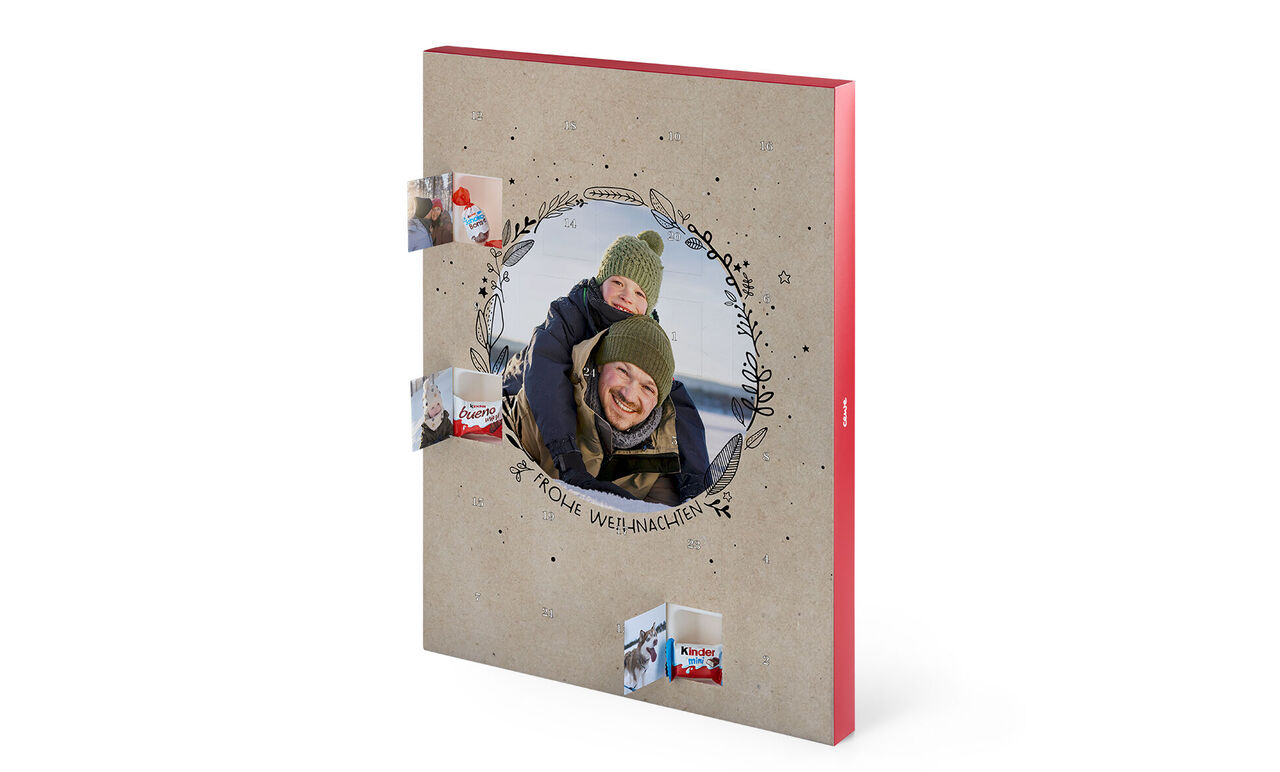 En kärleksfullt utformad CEWE fotobok med en färgglad omslag och ett vackert foto från familjeturen. Texten säger att materialen är hållbara.