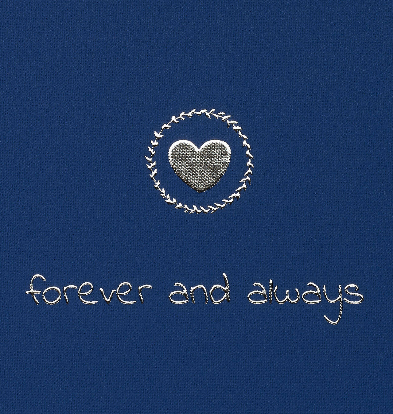 Blått tygomslag med hjärta och texten "forever and always".