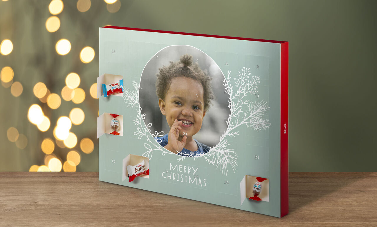 Julkalender med personligt foto och små presenter.