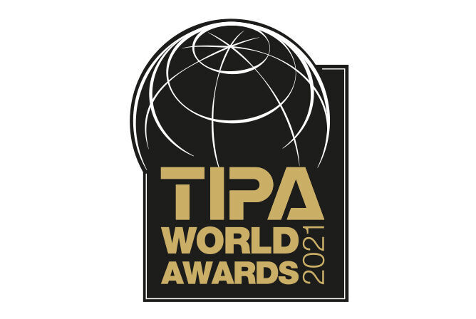 Logotyp för TIPA World Awards 2021 med glob.