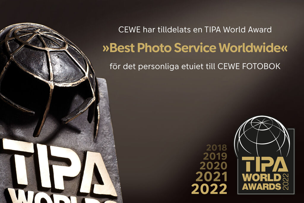 Trofe för TIPA World Award 2022, för "Bästa foto service världen över" för CEWE FOTOBOK.