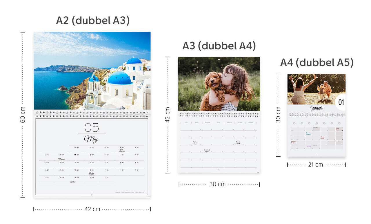 Tre olika kalenderstorlekar i vitt: A2, A3 och A4, med bilder från Santorini och en hund.