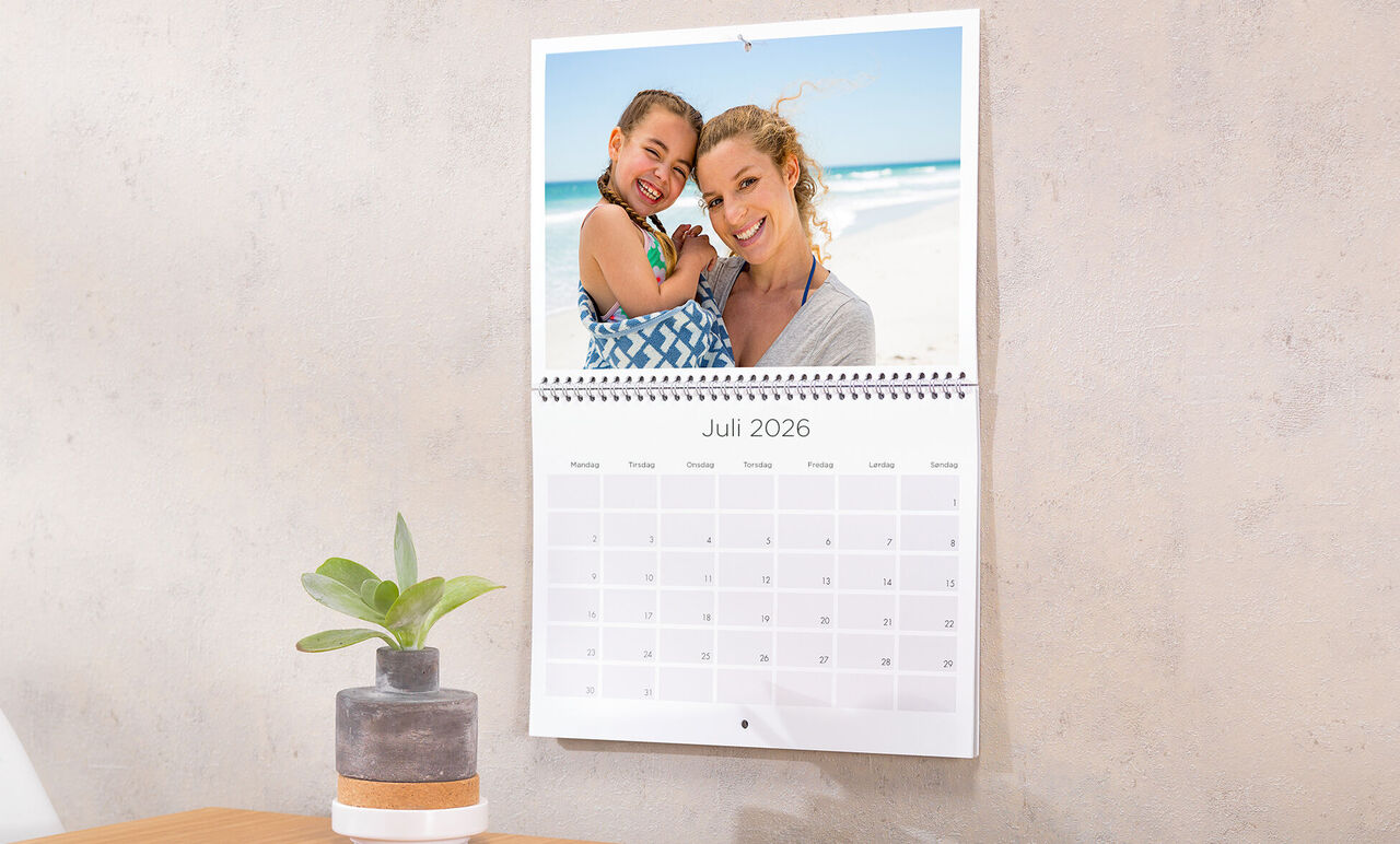En vacker fotokalender med ett minnesfoto från semestern.