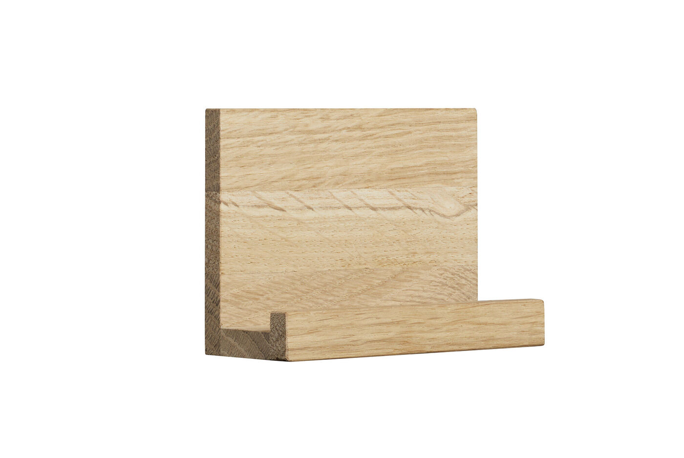 Trähylla i minimalistisk design, perfekt som dekoration